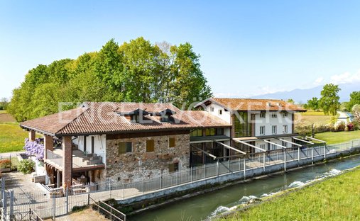 Casa di campagna a Bairo, Piemonte, Italia 1