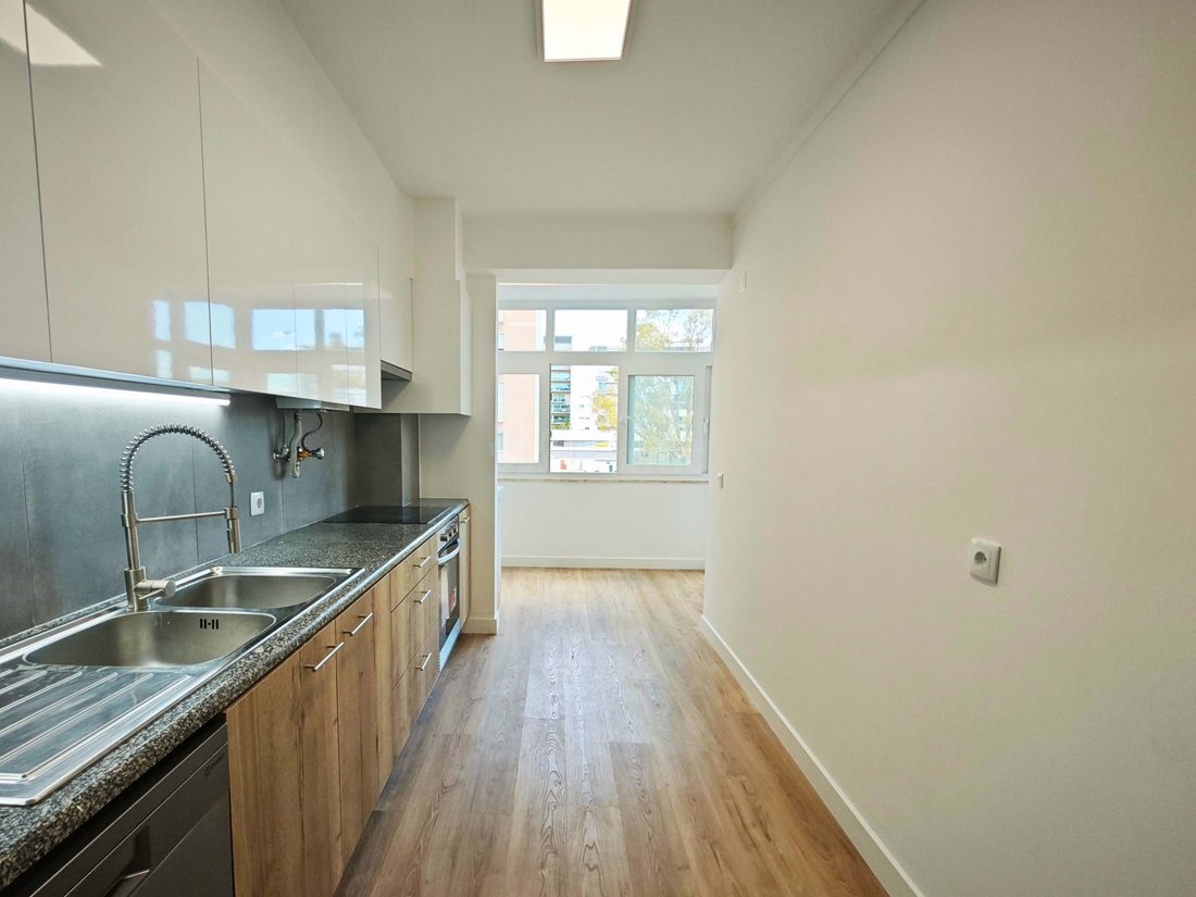 Apartment in Sao Domingos de Benfica, Lisbon, Portugal 2 - 17880478
