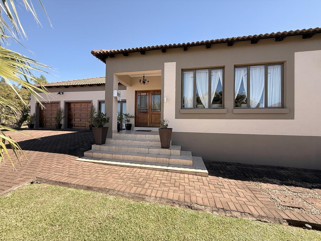 Townhouse in Newcastle, KwaZulu-Natal, South Africa 2 - 17881914