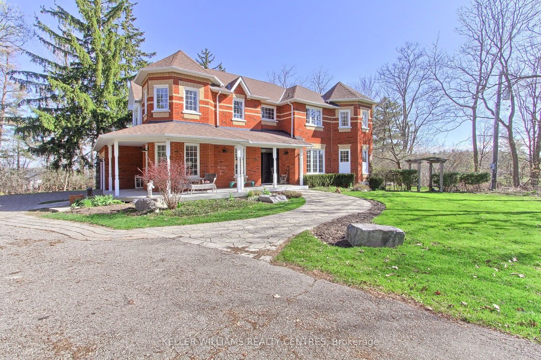 House in Aurora, Ontario, Canada 2 - 17874180