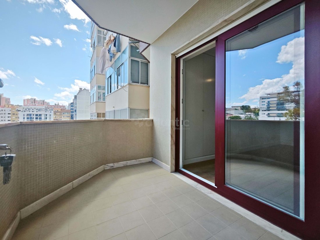 Apartment in Sao Domingos de Benfica, Lisbon, Portugal 4 - 17880478