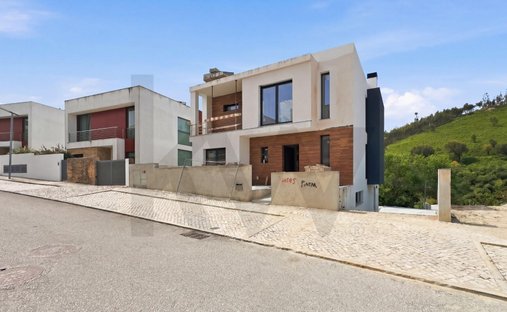 Townhouse in Malveira e Sao Miguel de Alcainca, Lisbon, Portugal 1