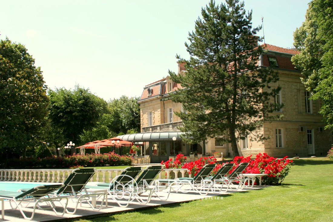 Estate in Grignan, Auvergne-Rhône-Alpes, France 5 - 17876716