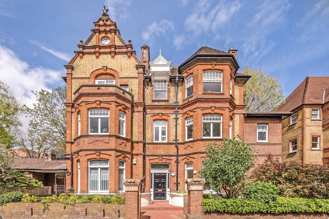 Apartment in Belsize Park, Camden, England 2 - 17871940