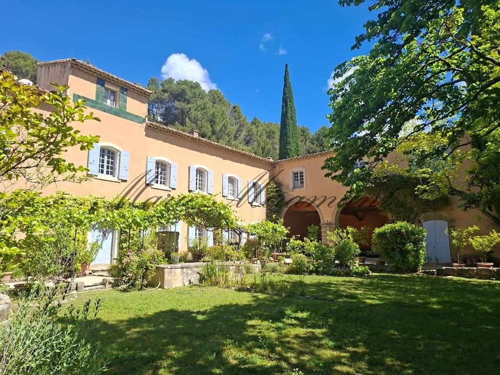Estate in La Ville, L'Isle-sur-la-Sorgue, France 1 - 17871728