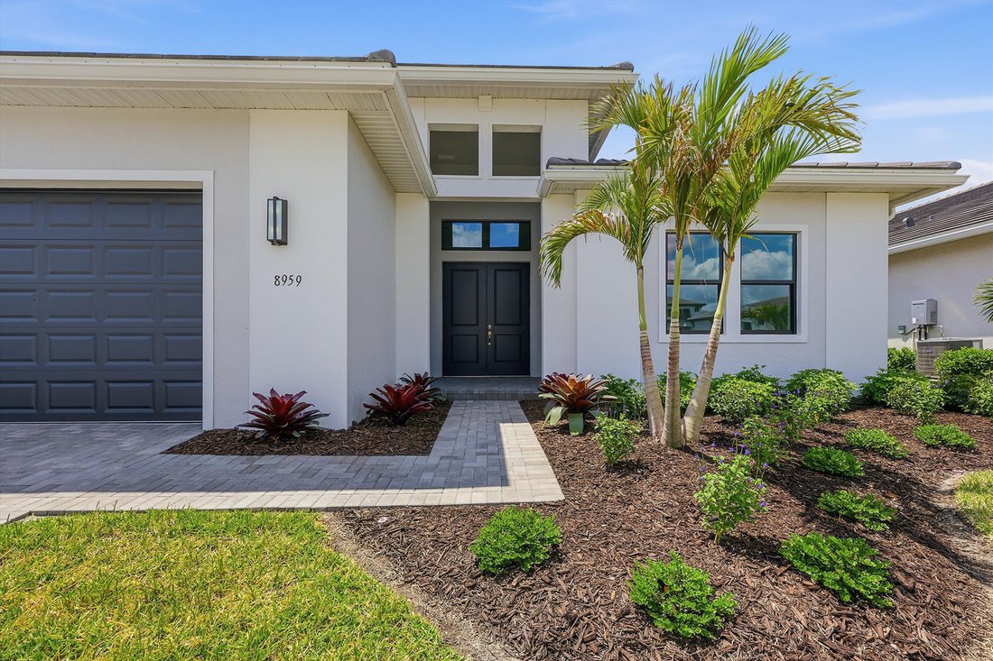 Sarasota, Florida, United States 5 - 17871488