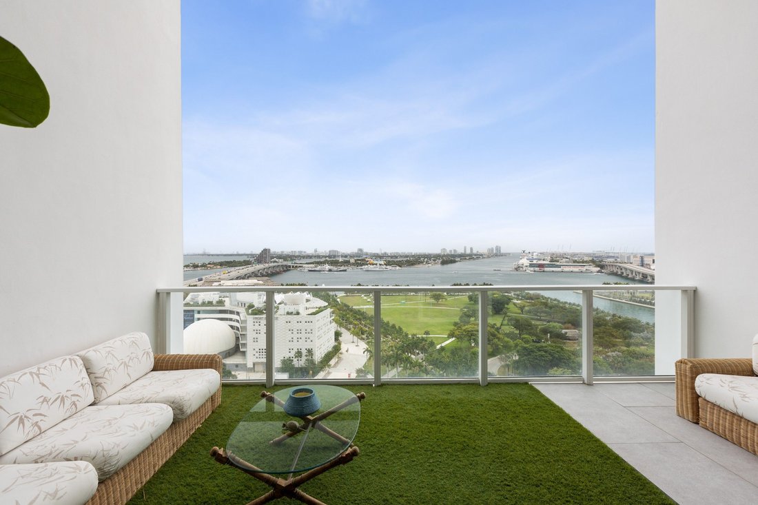 Condo in Miami, Florida, United States 1 - 17871480
