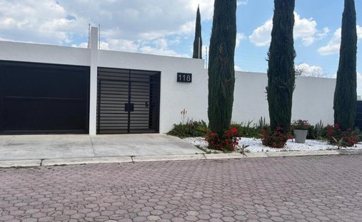 House in Juriquilla, Querétaro, Mexico 1