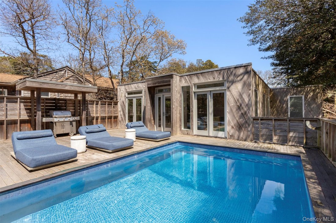 House in East Patchogue, New York, United States 1 - 16979035