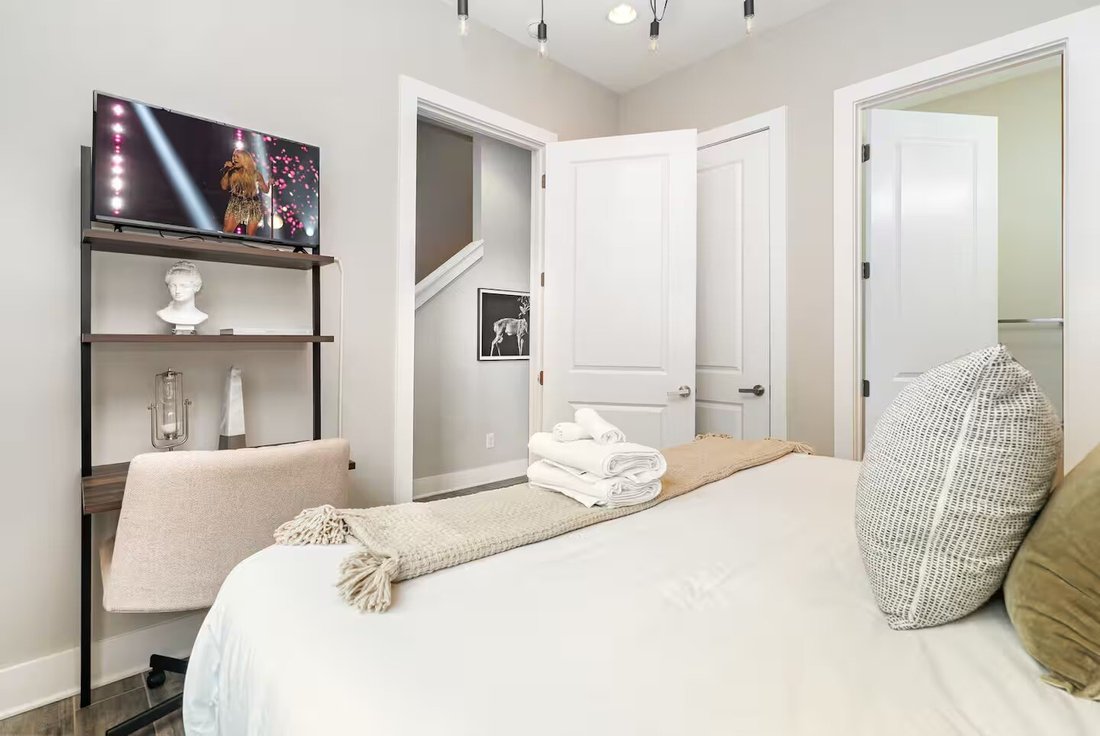 Co Op in Nashville, Tennessee, United States 4 - 17872558