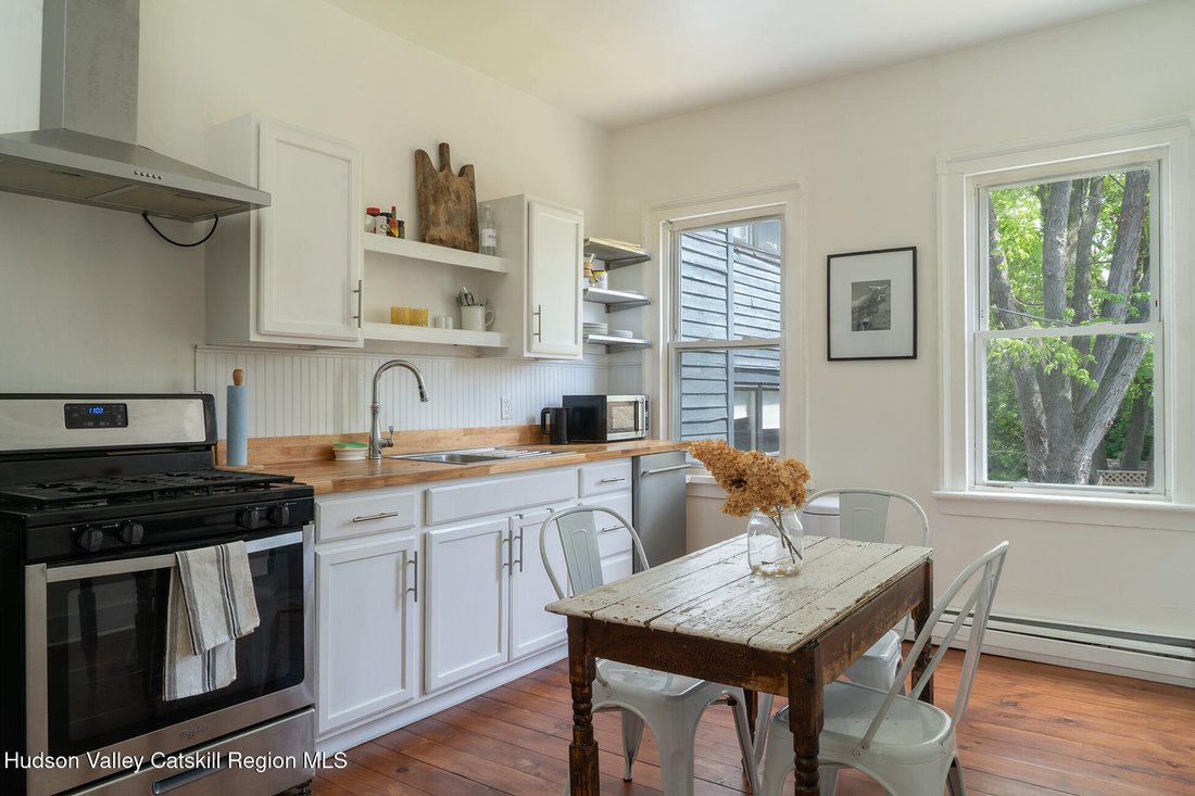 Hudson, New York, United States 4 - 17880972