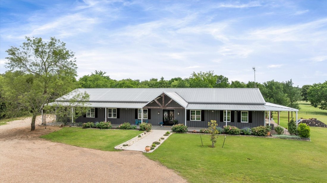 House in Cleburne, Texas, United States 1 - 17880191