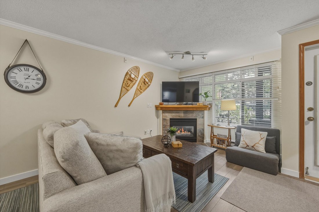 Townhouse in Whistler, British Columbia, Canada 2 - 17881543