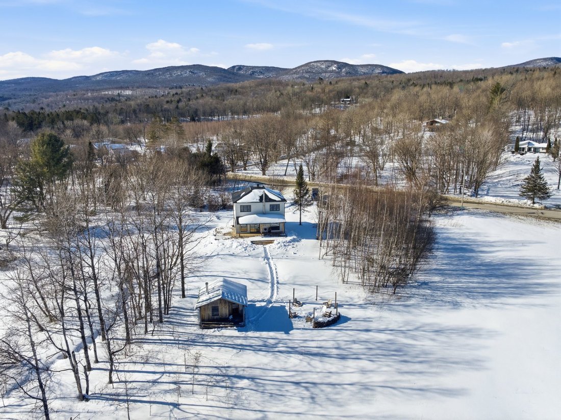 House in Sutton, Quebec, Canada 2 - 17283449