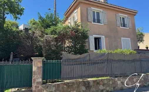 Maison à Plateau Notre Dame Nord, Saint-Raphaël, France 1