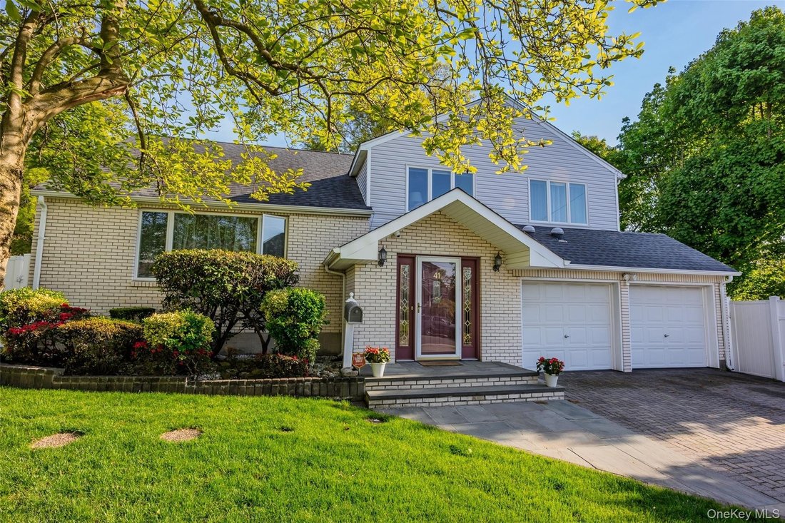 House in Syosset, New York, United States 1 - 17883484