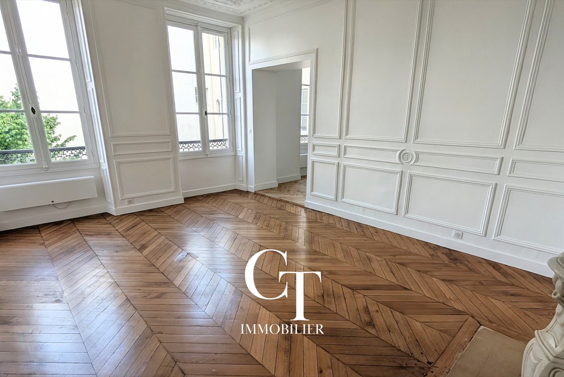Apartment in Domaine National du Château, Versailles, France 3 - 17875762