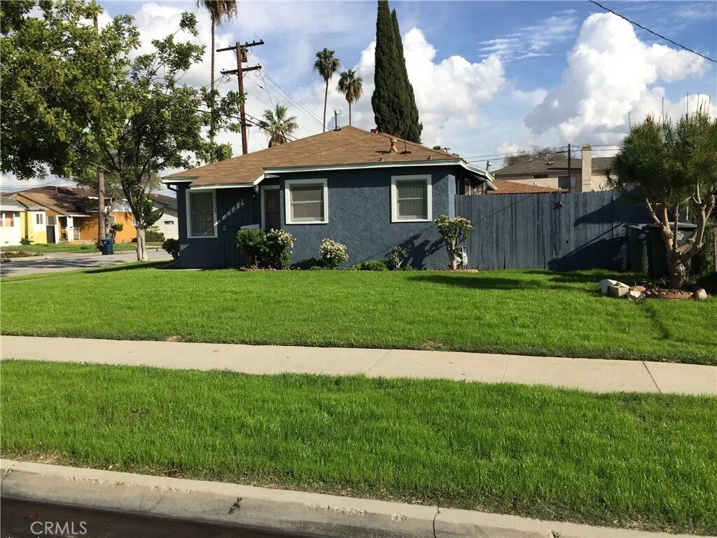 Gardena, California, United States 1 - 17882633