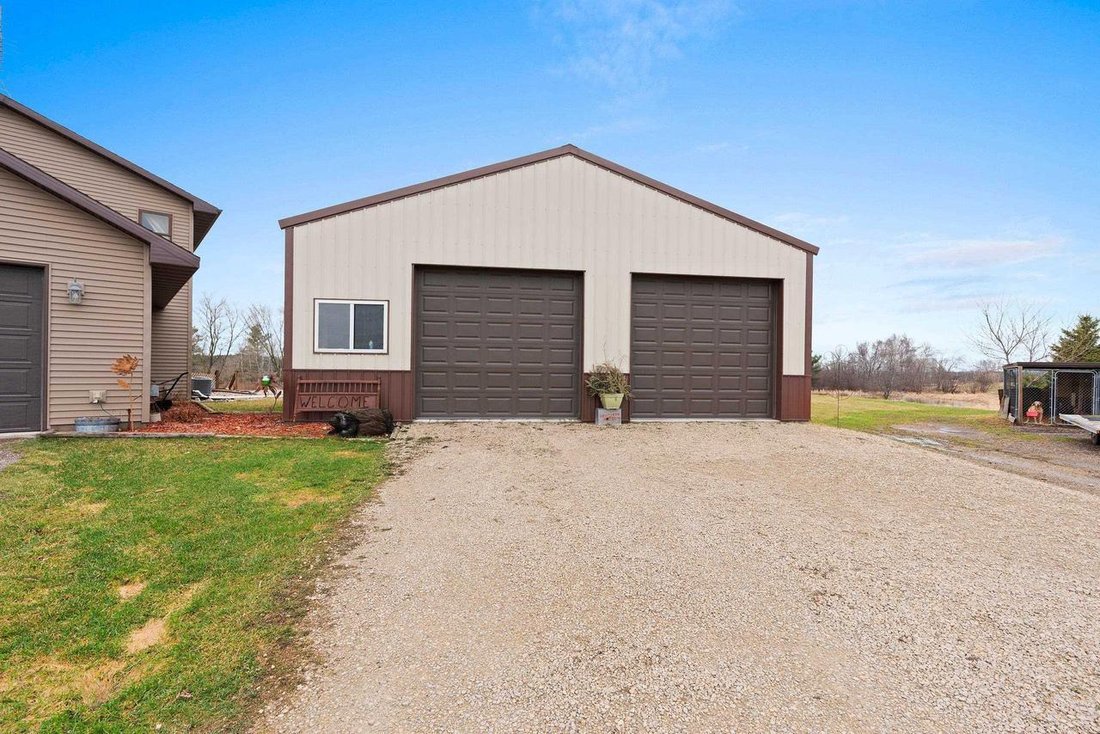 House in Manawa, Wisconsin, United States 4 - 17879199