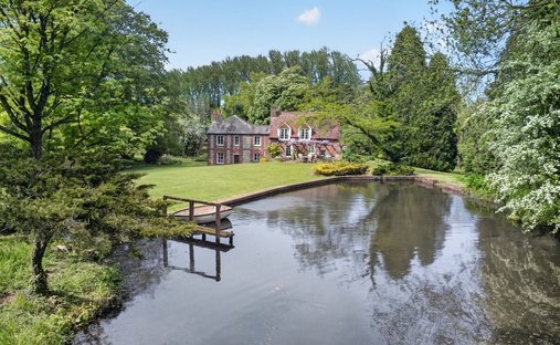 Country House in Watlington, England 1