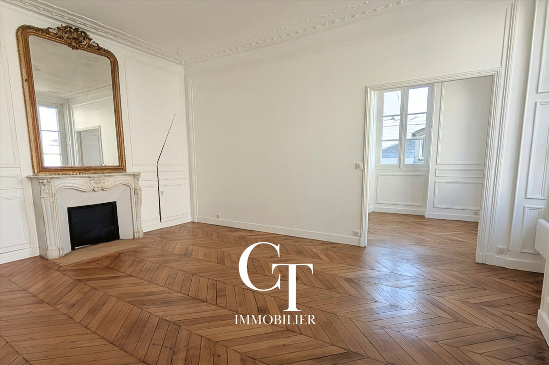Apartment in Domaine National du Château, Versailles, France 4 - 17875762