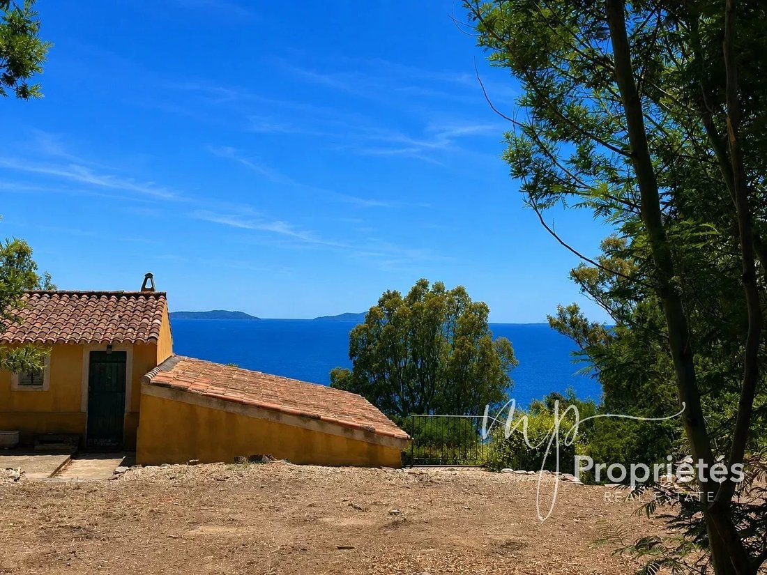 House in Rayol-Canadel-sur-Mer, Provence-Alpes-Côte d'Azur, France 1 - 17873638
