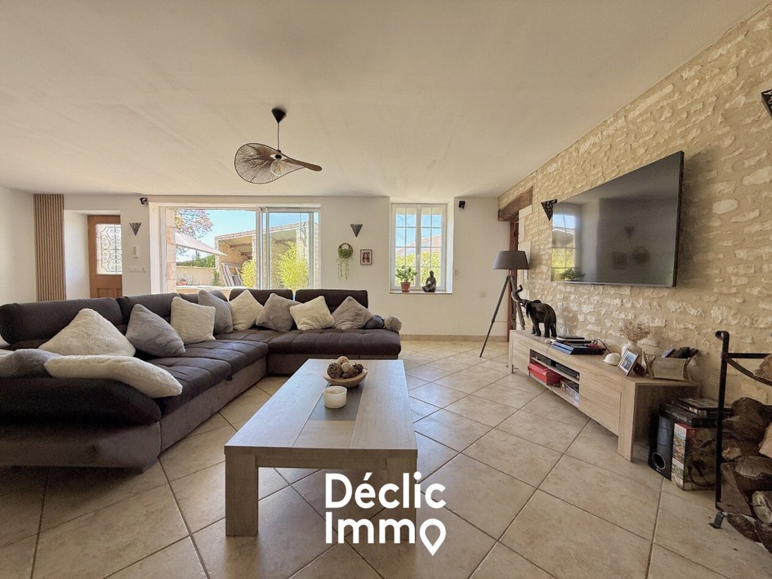 House in Vouillé, Nouvelle-Aquitaine, France 4 - 17873032