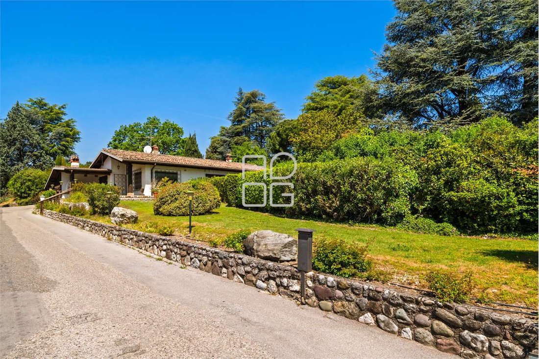 Villa in Hill Zone, Padenghe sul Garda, Lombardy 2 - 17875039