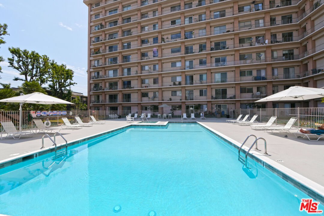 West Hollywood, California, United States 4 - 17872976