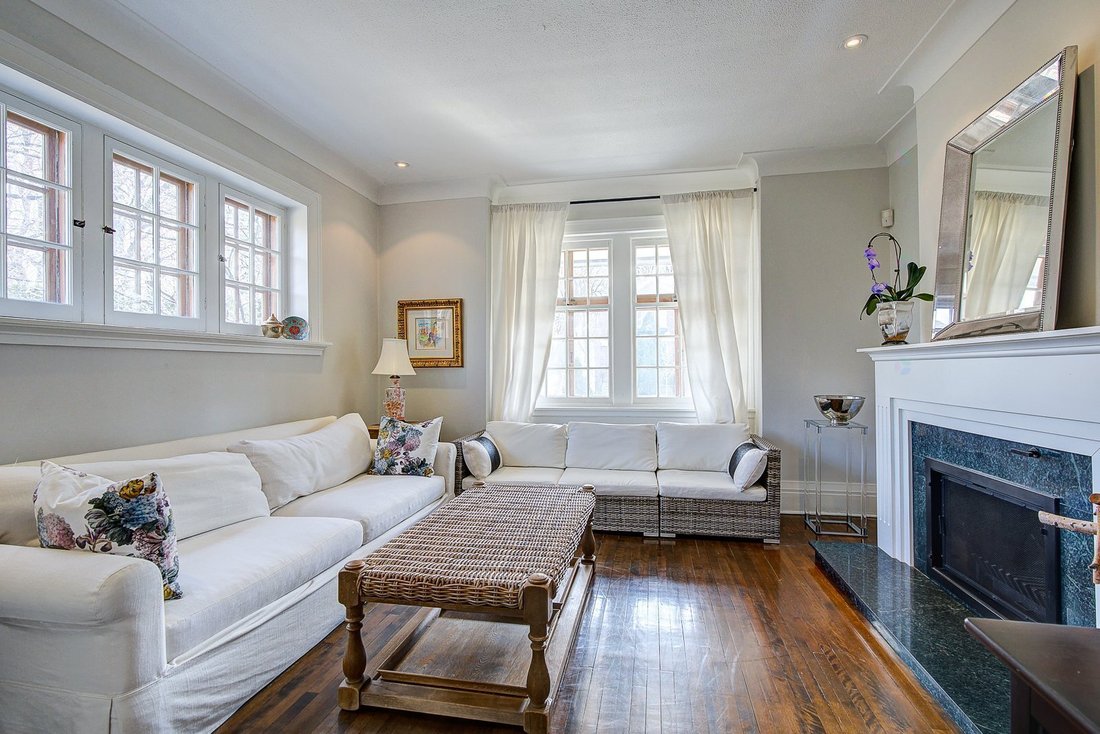 House in Mount Royal, Quebec, Canada 4 - 17876681