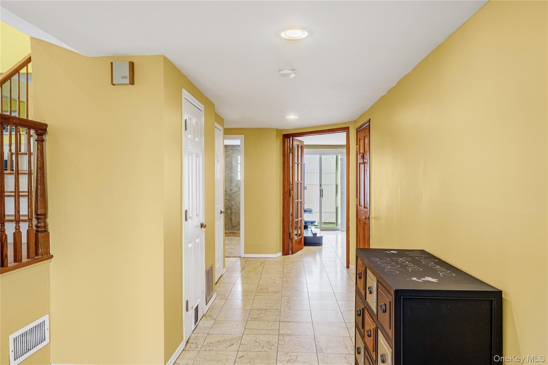 House in Syosset, New York, United States 5 - 17883484
