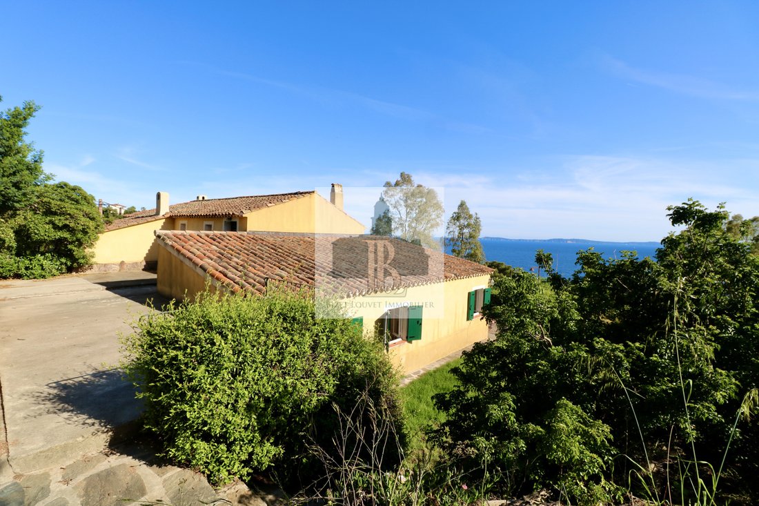 Villa in Rayol-Canadel-sur-Mer, Provence-Alpes-Côte d'Azur, France 1 - 17873039