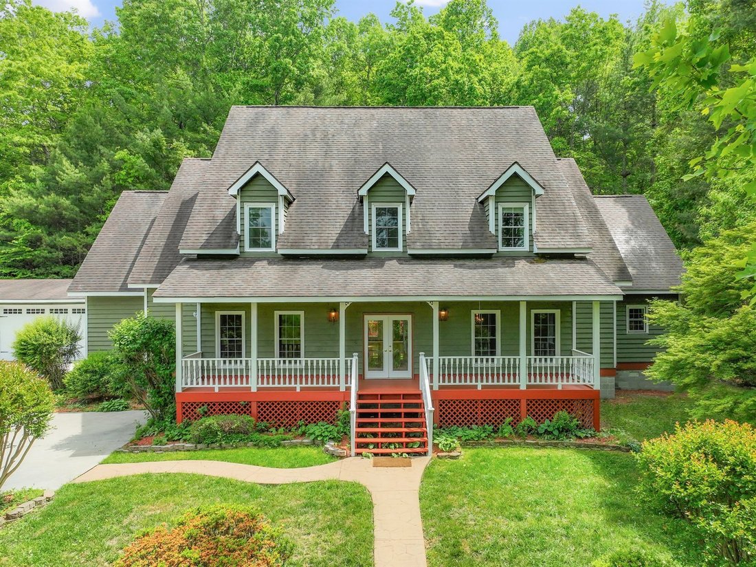 House in Laurel Park, North Carolina, United States 1 - 17883579