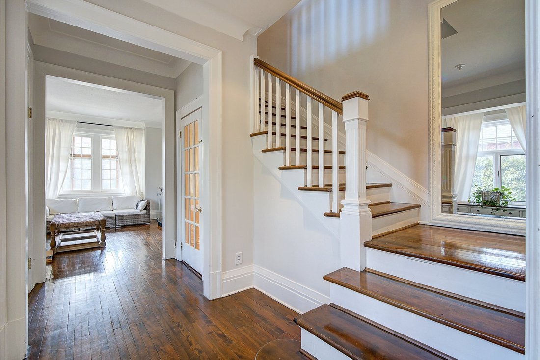 House in Mount Royal, Quebec, Canada 3 - 17876681