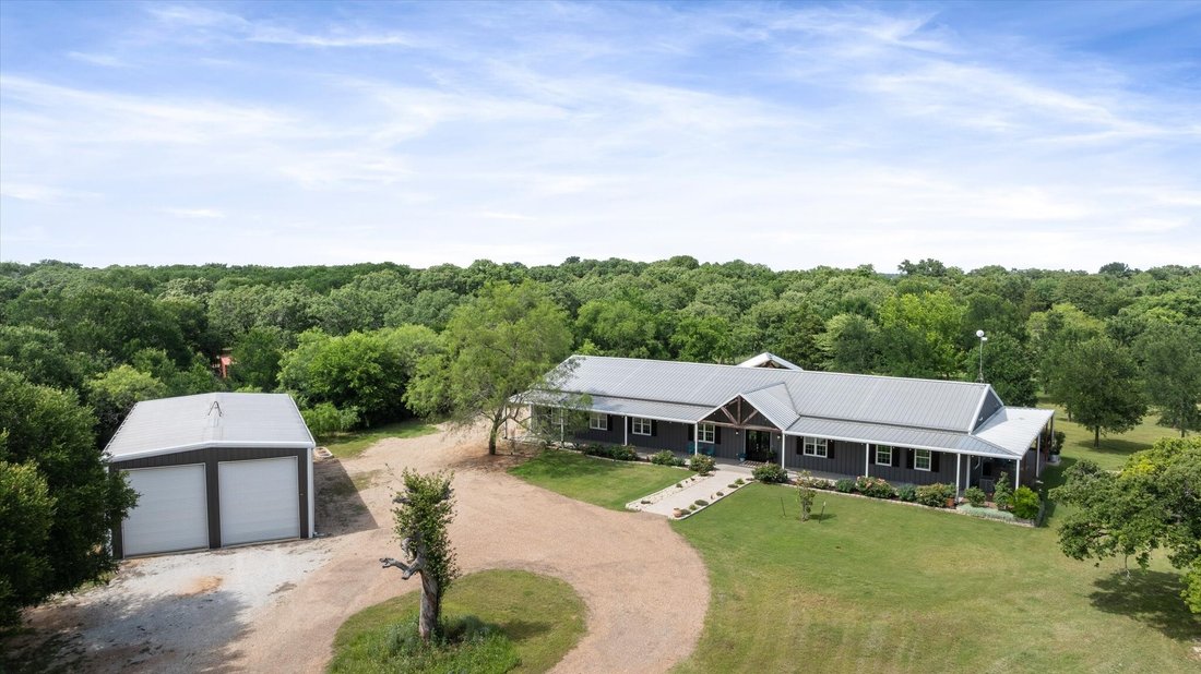 House in Cleburne, Texas, United States 3 - 17880191
