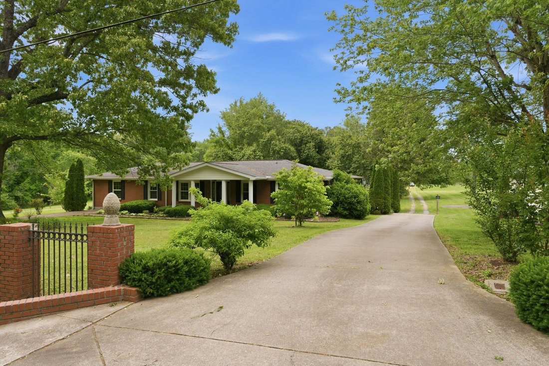 House in Greenbrier, Tennessee, United States 1 - 17876432