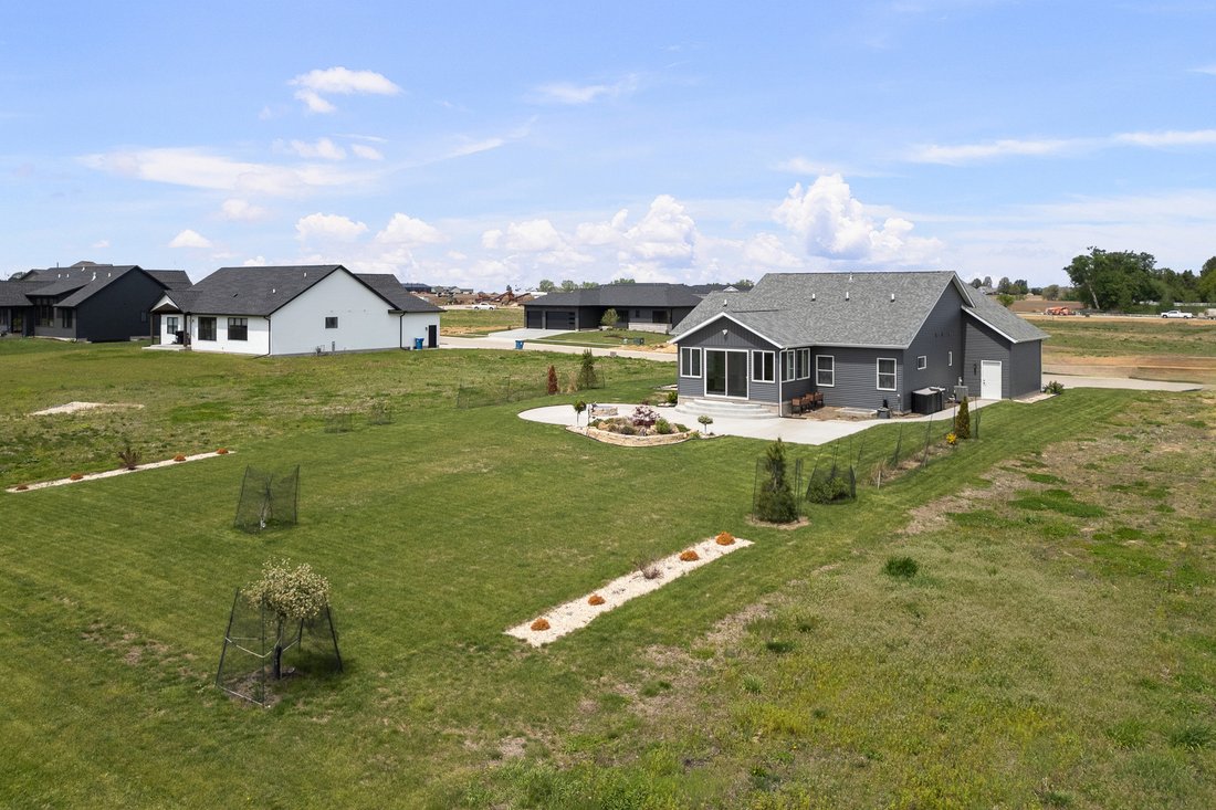 House in Le Claire, Iowa, United States 3 - 17879133