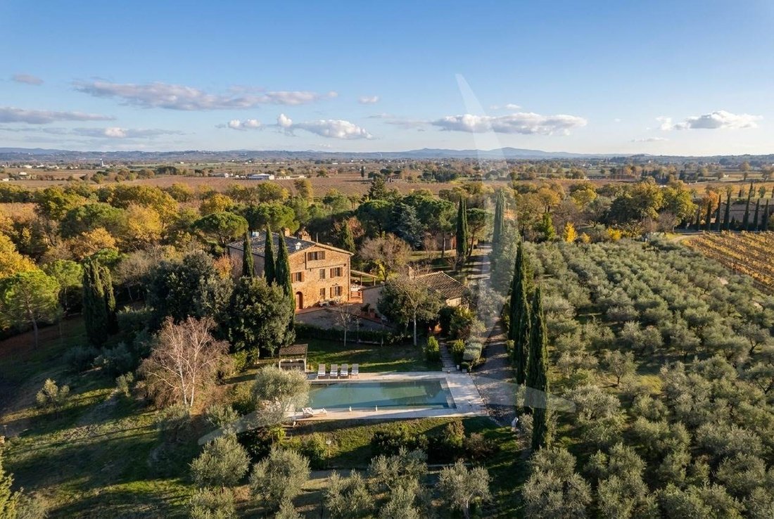 Farm Ranch in Montepulciano, Tuscany, Italy 2 - 12378214