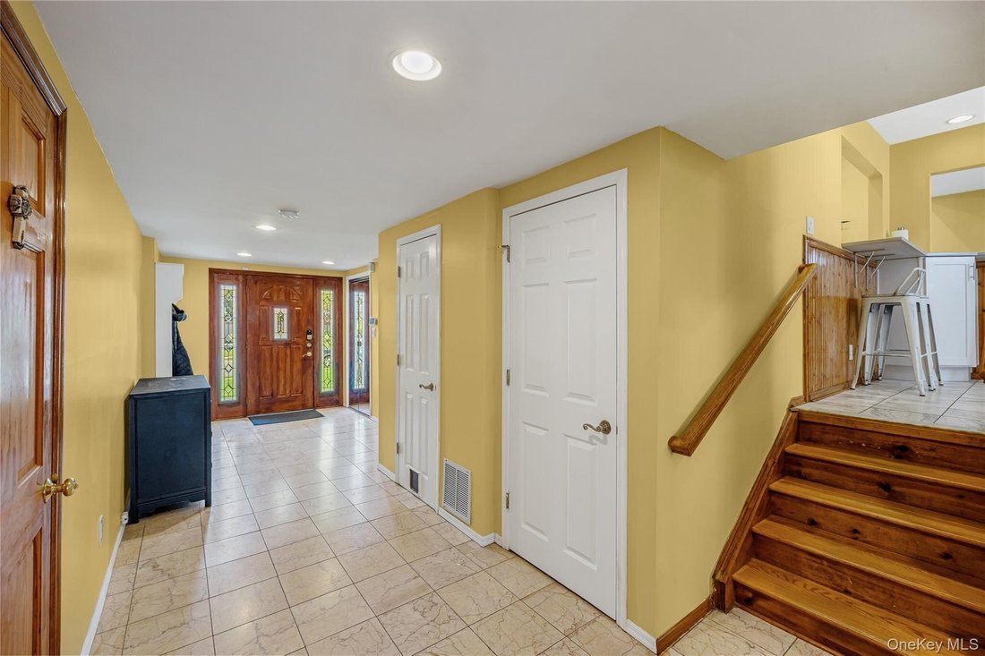 House in Syosset, New York, United States 4 - 17883484