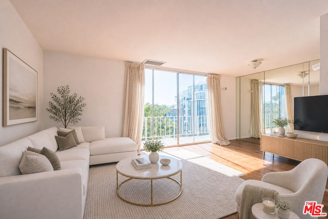 West Hollywood, California, United States 2 - 17872976