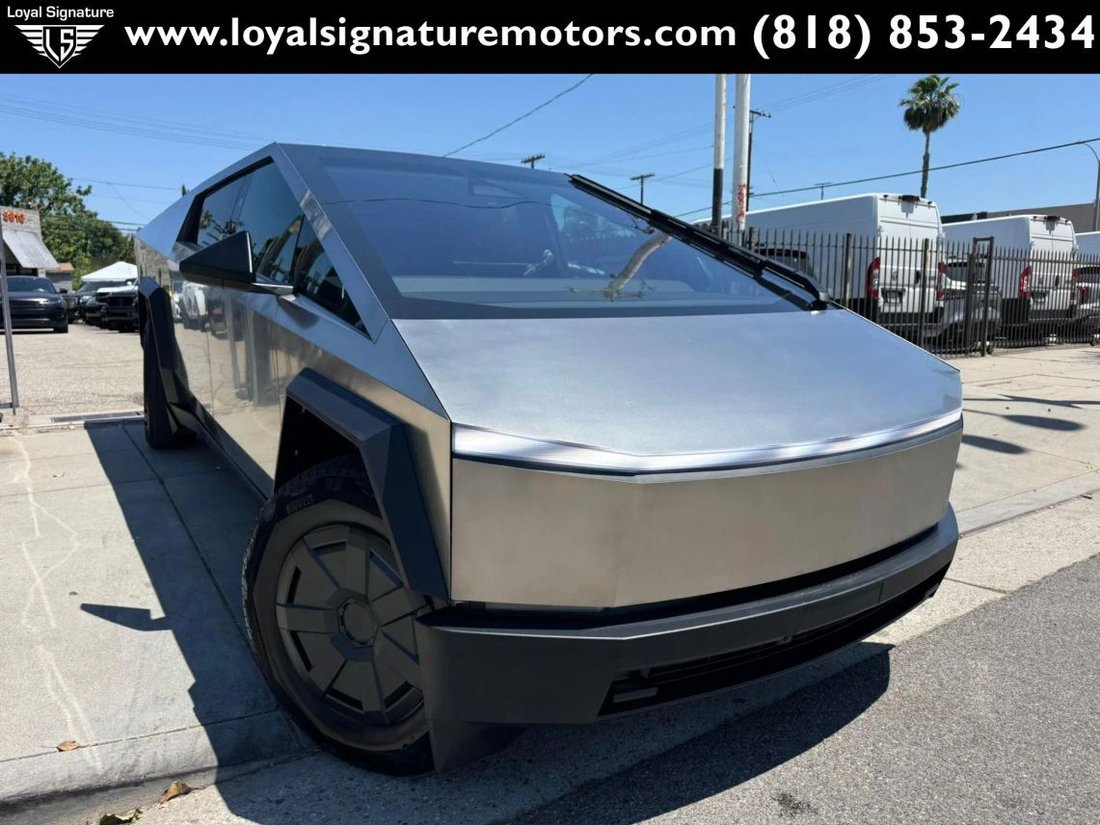 Pickup in Van Nuys, CA, United States 1 - 17874302