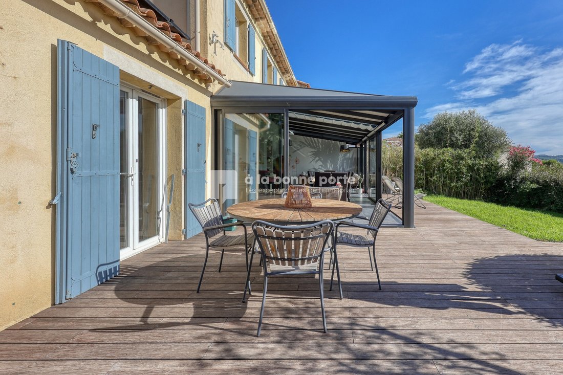 Villa in La Cadiere-d'Azur, Provence-Alpes-Côte d'Azur, France 1 - 16536797