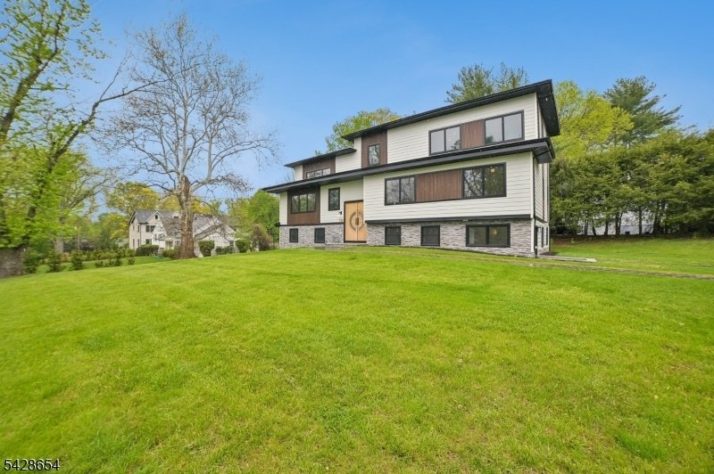 House in Millburn, New Jersey, United States 2 - 17886653