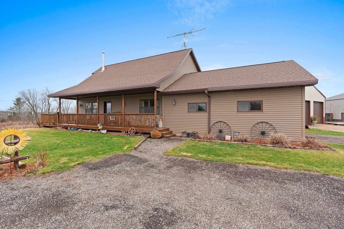 House in Manawa, Wisconsin, United States 2 - 17879199