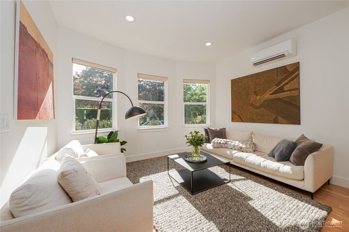 House in Seattle, Washington, United States 4 - 17886718