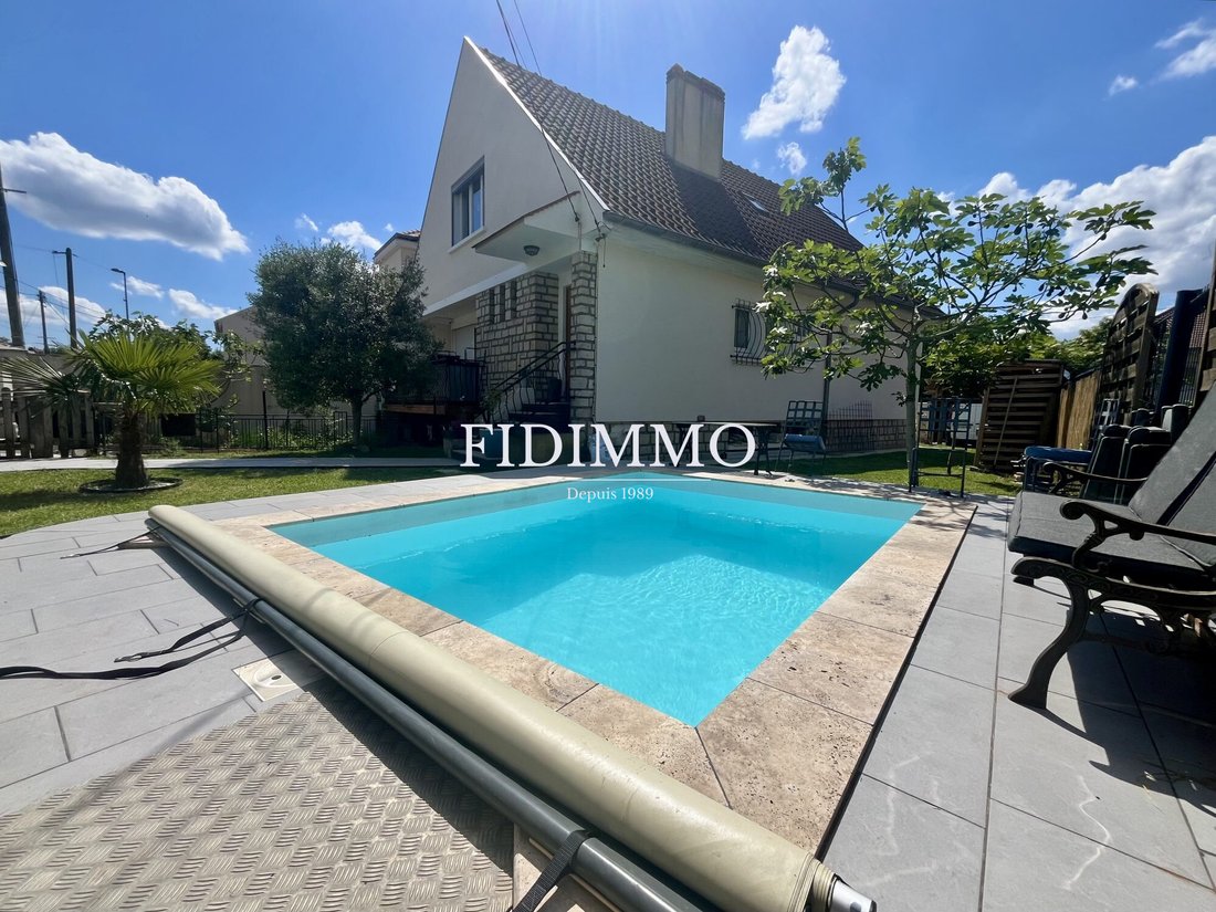 House in Chennevieres-sur-Marne, Ile-de-France, France 1 - 17883713