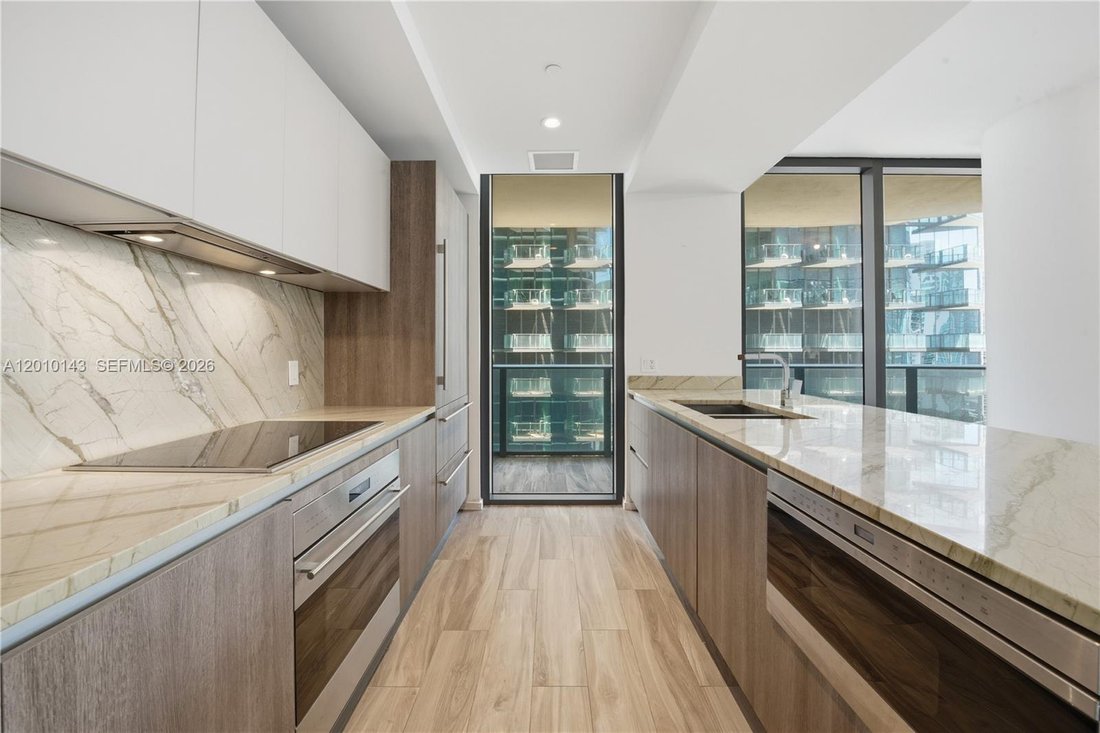 Condo in Miami, Florida, United States 4 - 17882472