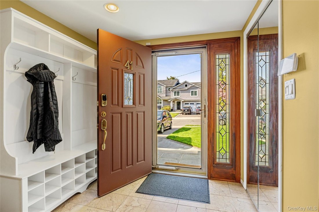 House in Syosset, New York, United States 3 - 17883484