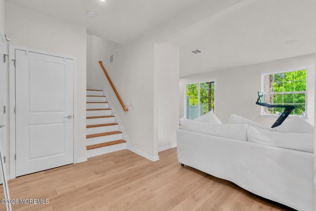 Condo in North Middletown, New Jersey, United States 5 - 17859795