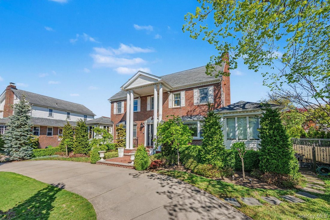 House in New York, New York, United States 2 - 17527934